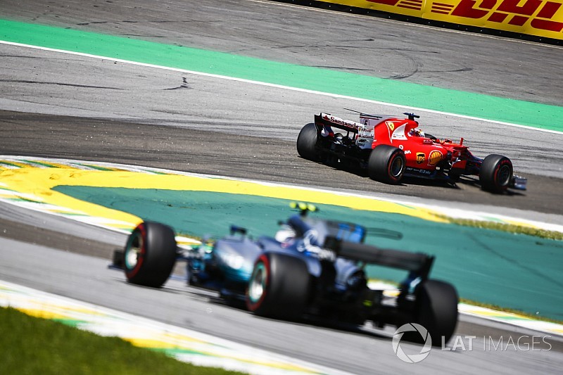 Wie kopieert wie in de strijd tussen Ferrari en Mercedes?