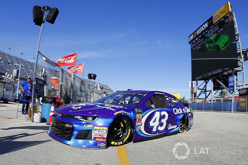 Darrell Wallace Jr. lidera la práctica final; Suárez fue segundo