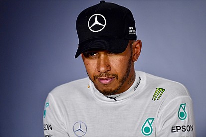 Ecclestone's Hamilton comments "a hand grenade" - Wolff