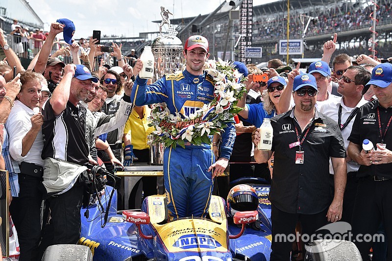 第100回インディ500。燃料が持つと賭けた、ロッシが劇的勝利