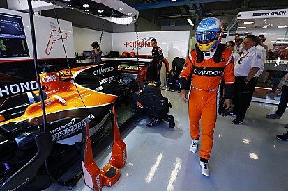 Alonso critica FIA: “Deveriam estar tomando cerveja”