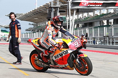 Marquez, auguri a Valentino: "Spero che non migliori più con gli anni!"