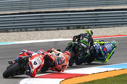 Rossi: "Empiezo a pensar que Zarco no sabe adelantar"