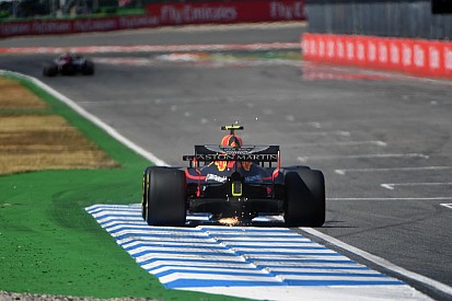 Verstappen az első, aki padlógázon vette az egyes kanyart