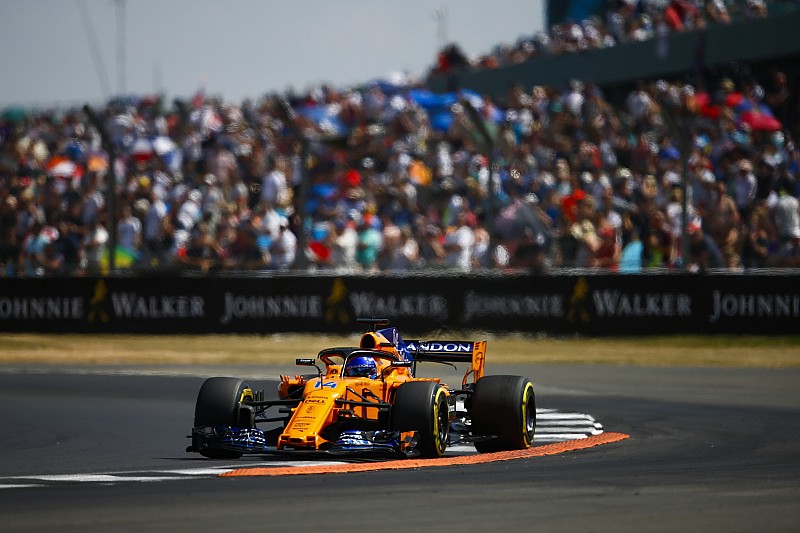 Alonso tras otro intenso duelo con Magnussen: