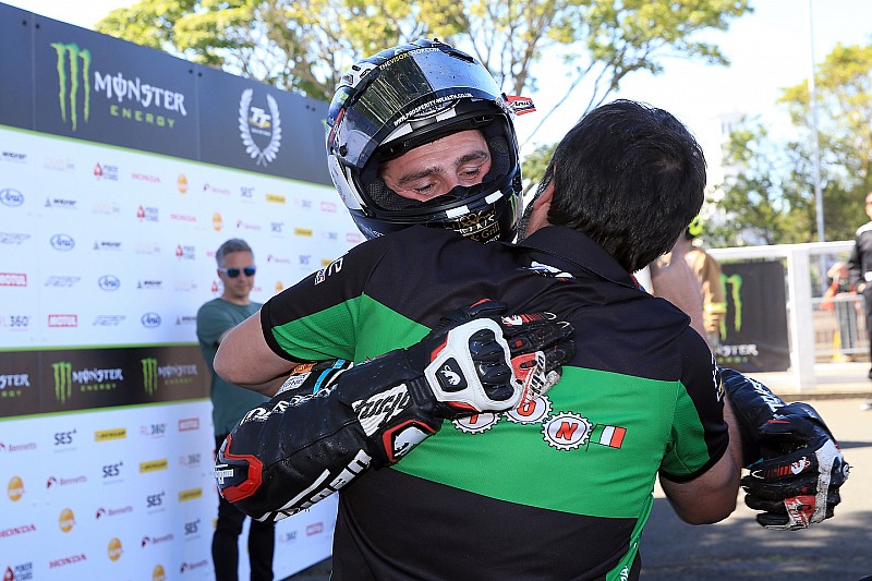 Isle of Man TT: Harrison 2014'ten beri ilk kez kazandı