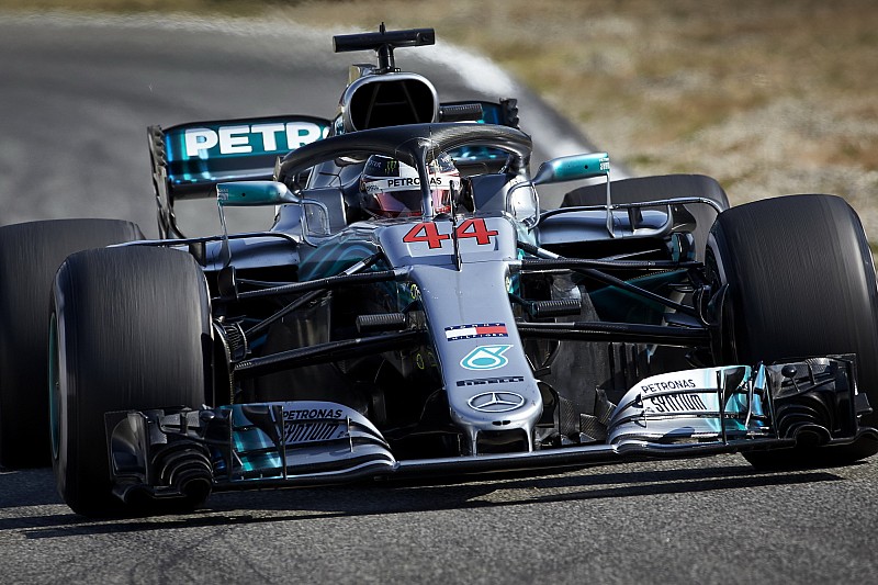 Hamilton: Ferrari düzlüklerde