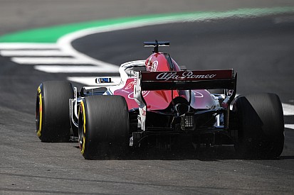 FIA, Silverstone'da pist limitlerinin aşılması sonucu harekete geçiyor