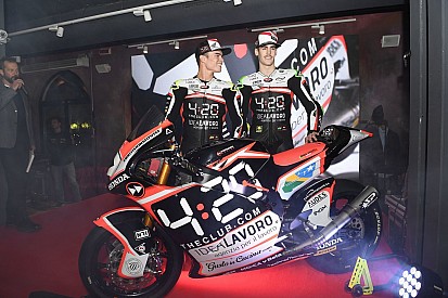 Time de Granado apresenta pintura de moto na Itália