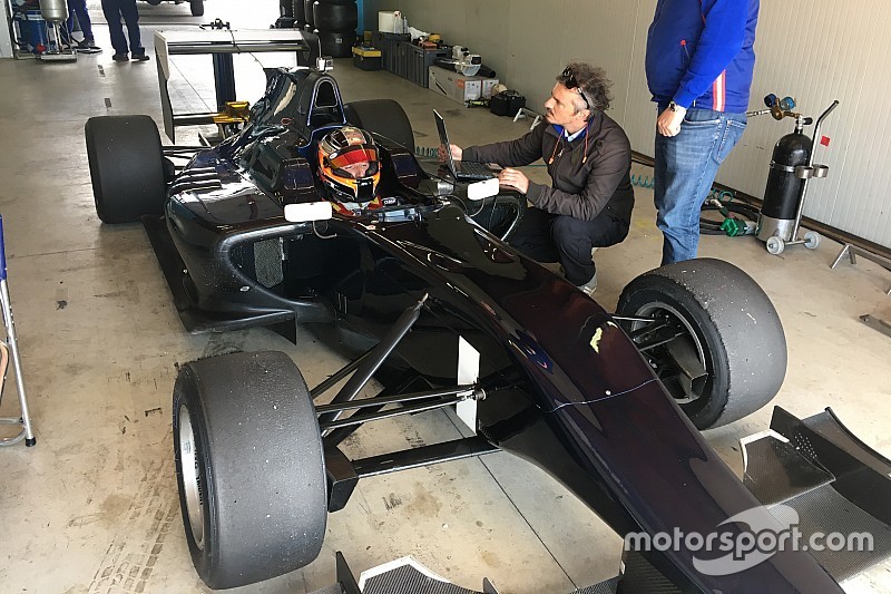 Kubica volta a correr de monoposto após seis anos