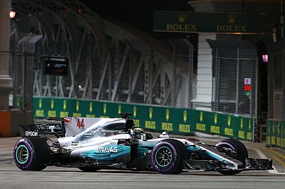 A Mercedes Szingapúrban sem bánja, hogy nagy tengelytávval megy