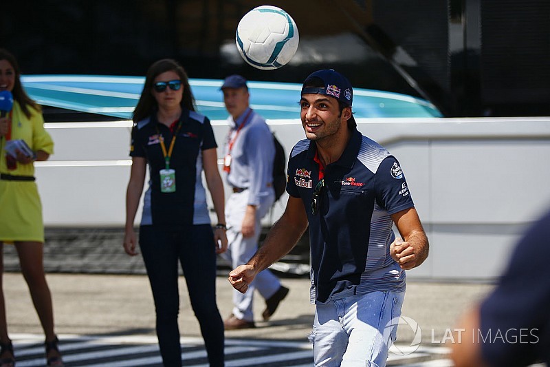 A Toro Rosso nem akarja idő előtt elengedni Sainzot