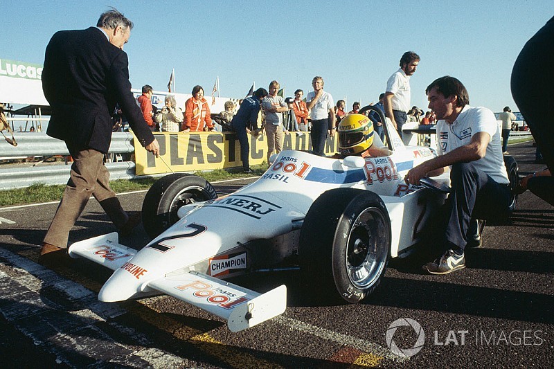 Video: Senna'ya karşı yarışan taksici