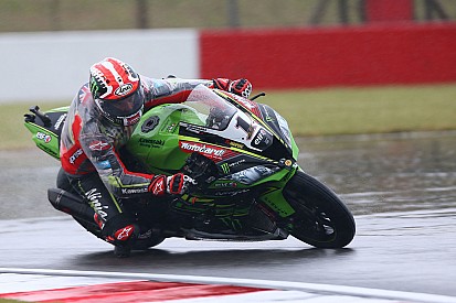 Donington WSBK: Rea tops rain-hit practice, Davies crashes