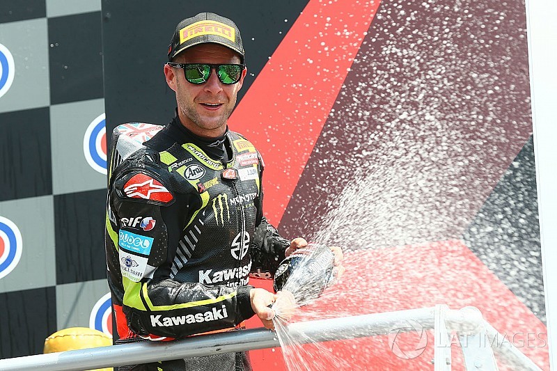 Jonathan Rea steigt auf eine Stufe mit