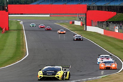 Dolby ed Enge conquistano il successo in Gara 1 a Silverstone