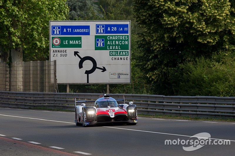 Alonso logró el mejor tiempo en la sesión vespertina en Le Mans
