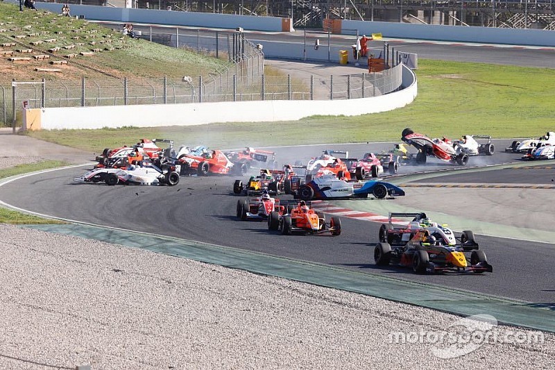 Eurocup Barcelona: Kecelakaan besar di Race 2, Presley P15