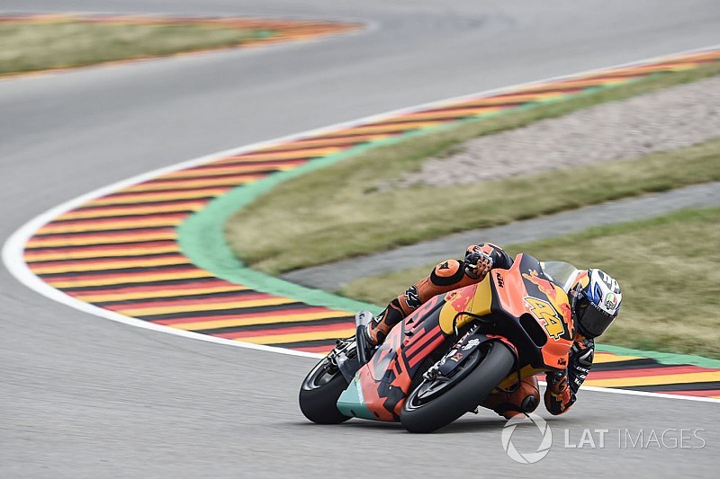 Suzuki pair say Espargaro deserved penalty for crash