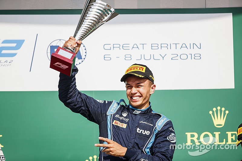 Albon hoopt op Toro Rosso: “Maar Marko niet mijn grootste fan”