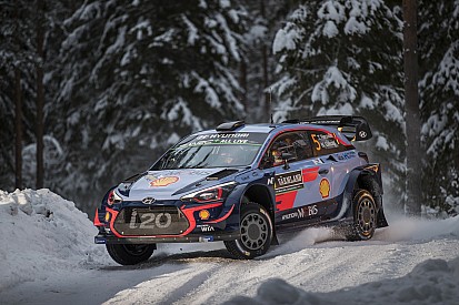 İsveç Rallisi: Neuville lider, Ogier geride kaldı