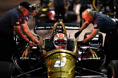 Schmidt Peterson hunting for Hinchcliffe’s oval car issues