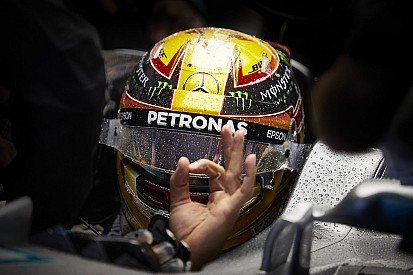 Hamilton egészen simán nyerte meg a japán időmérőt Bottas és Vettel előtt