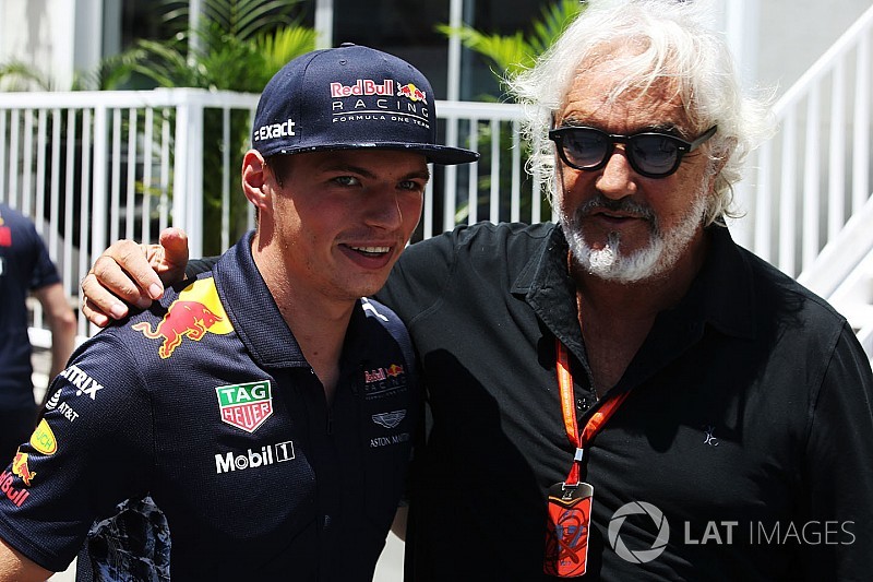 Briatore: “Contrataria Verstappen de olhos fechados”