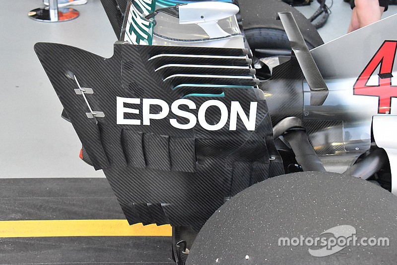 Mercedes ala posteriore da massimo carico e frange per ripulire la scia della W09