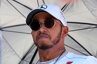 Hamilton critica regulamento técnico de 2018: “Uma droga”