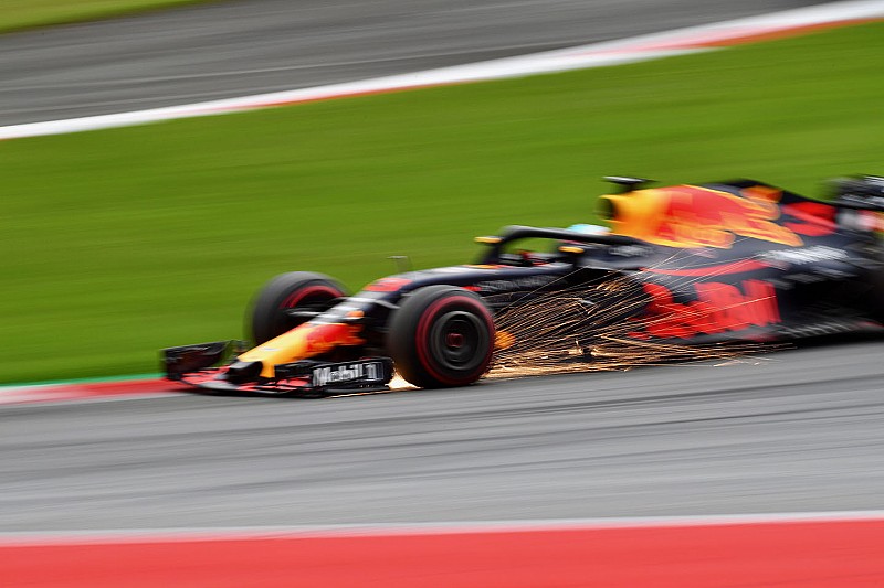 Áll a bál a Red Bullnál: Verstappen szerint igazságosan jártak el, Ricciardo szerint nem