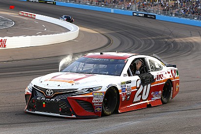 Matt Kenseth celebrates bittersweet Phoenix win