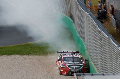 Supercars australien: sortie de route de Simona de Silvestro