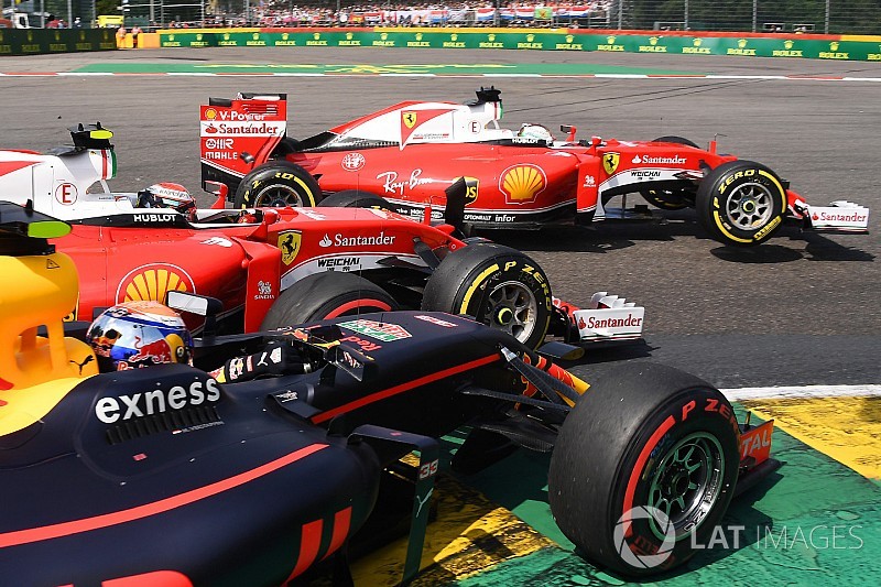 Verstappen: Yaptığım atak ve savunmalarda yanlış hiçbir şey yok