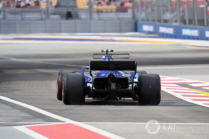 Sauber downforce eksikliği yaşıyor