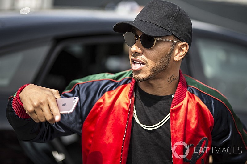 Hamilton não tem dúvidas sobre novo contrato com Mercedes