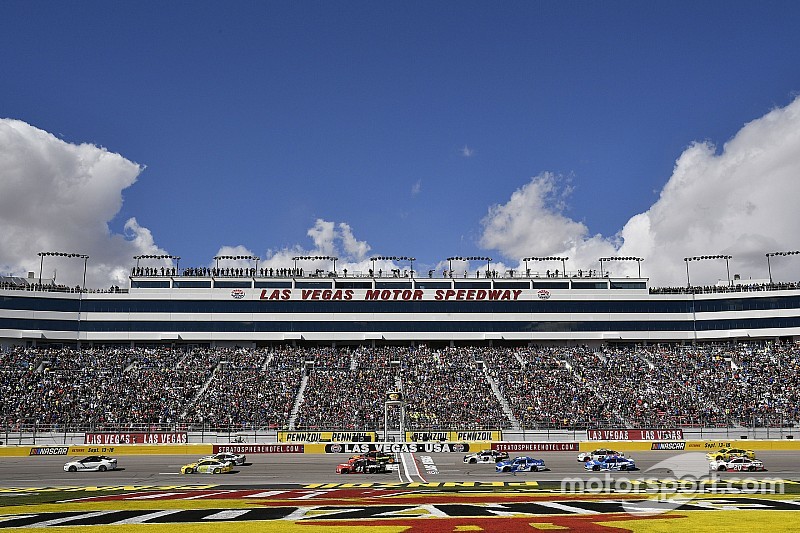 Take a lap around Las Vegas Motor Speedway with NASCAR Heat 3 - video