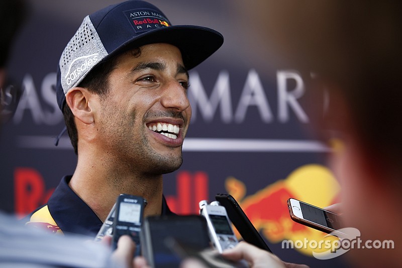 Ricciardo sets new contract deadline after delay