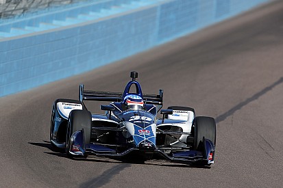 Essais Phoenix J2 - Sato le plus rapide, Dixon dans le mur