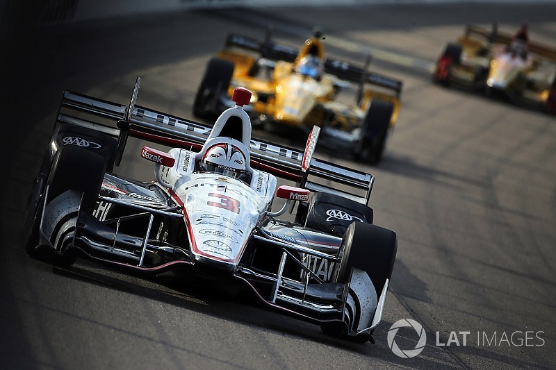 Castroneves lidera un triple de Penske y Muñoz fue el mejor latino
