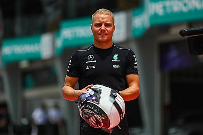 Bottas: „Nem akarom az autómra fogni, mert Hamilton jobb munkát végez”
