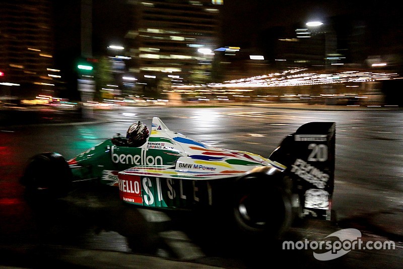 Lowndes, Adelaide'de F1 aracı kullanacak