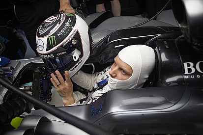 Bottas ajak fans desain helm F1 2018