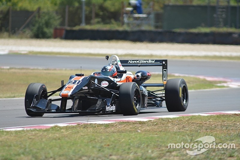 Alessandro Bracalente firma la pole di Magione
