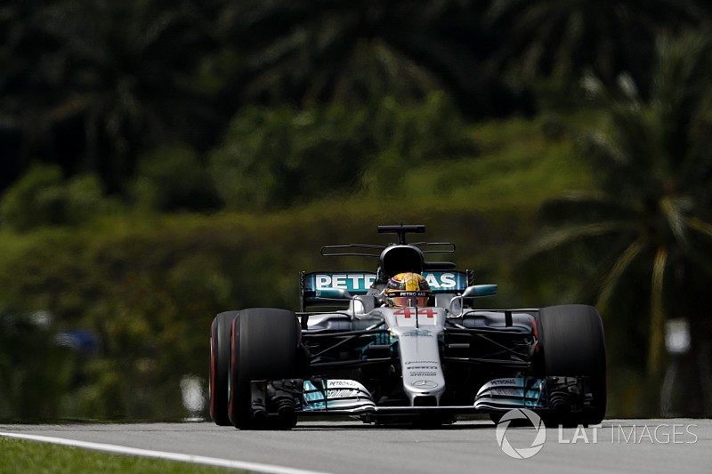 Vettel é último e Hamilton crava pole 70 na carreira
