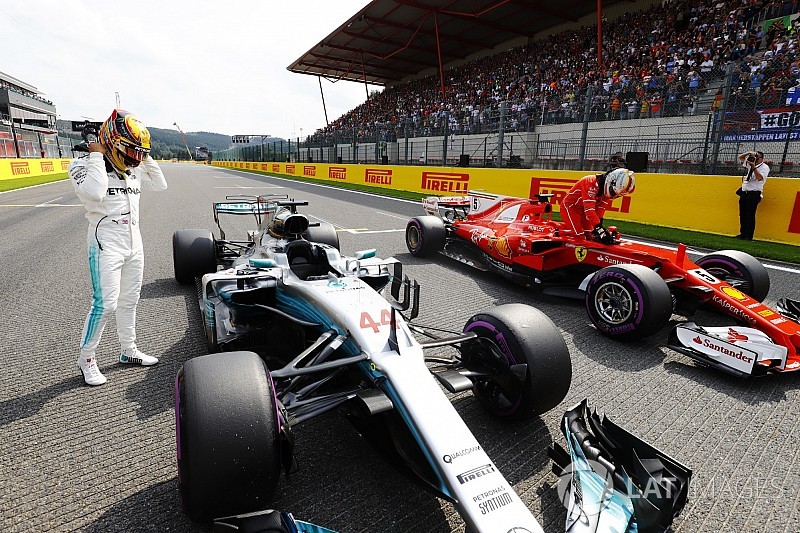 Hamilton: „Megvan Schumacher rekordja, de mindig ő marad az egyik legjobb”