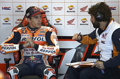 Mejor tiempo y caída de Márquez en un crítico tercer ensayo en Australia