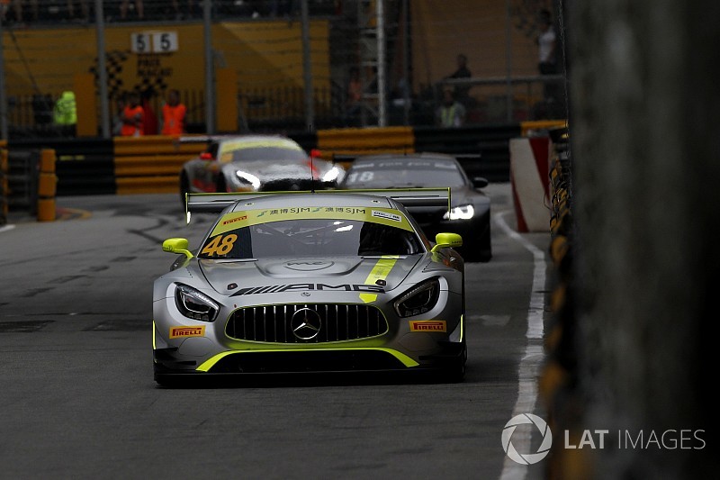 マカオGTワールドカップ:モルタラが優勝。サバイバル生き残り吉本9位