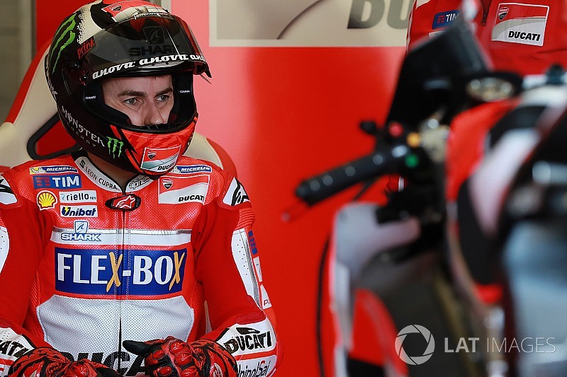 Jorge Lorenzo valuta l'aggiunta di Alex Debon alla sua struttura
