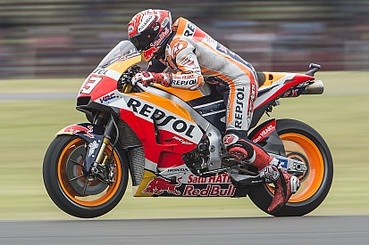 EL4 - Márquez atomise la concurrence sur le mouillé !